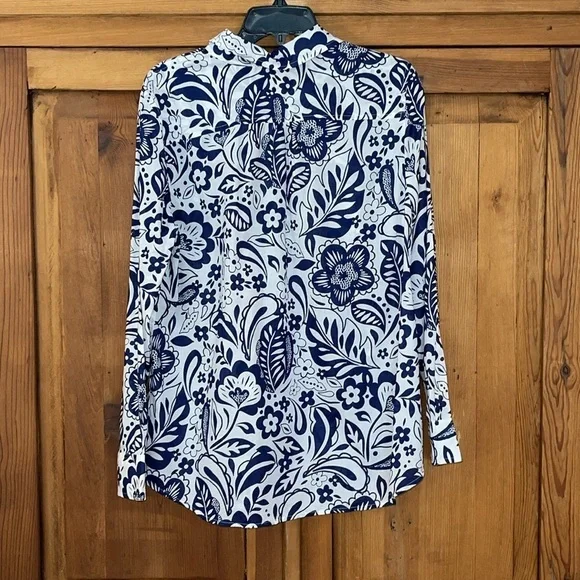 NWT TALBOTS NAVY & WHITE FLORAL PRINT BUTTON DOWN BLOUSE Sz. L - Picture 3 of 7